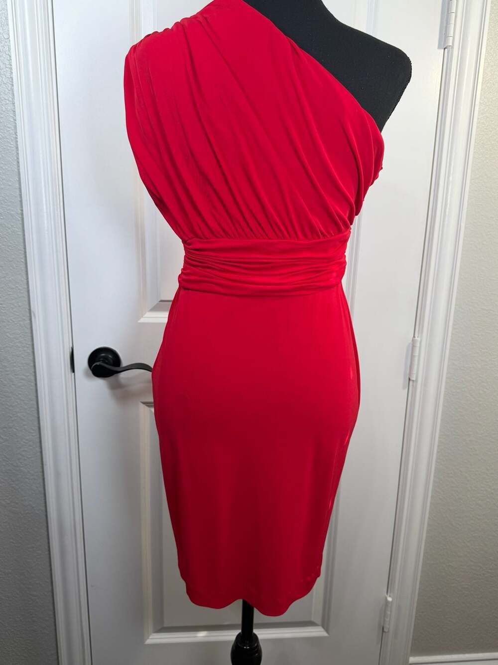 Halston Heritage Red One-Shoulder Ruched Cocktail Dress Size 6 - Picture 5 of 8